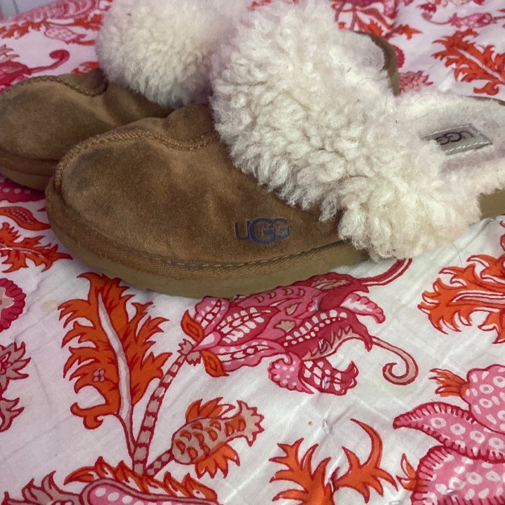 Very old Uggs they have been worn a bunch of times!